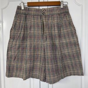 Bill Blass Beige Plaid High-Waist Shorts with Navy & Burgundy Lines